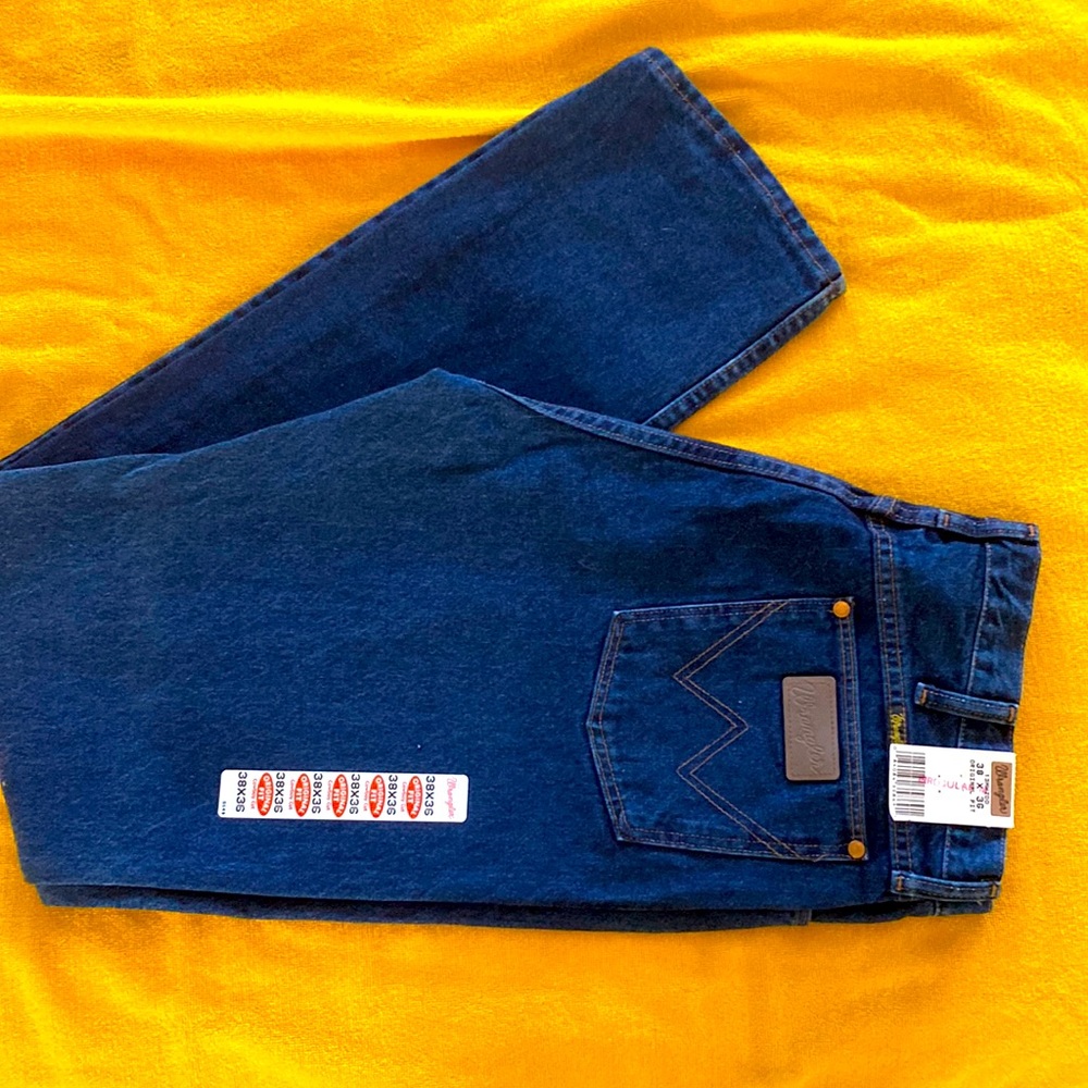 Men’s Wrangler jeans. New never worn 38x36